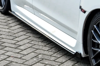 Subaru Impreza WRX STi spoilery pod boční prahy s křidélkem IN Tuning Matt.