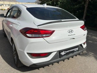 Hyundai i30 Fastback 2016- spoiler na víko kufru Glossy Black MD Design Lesk.