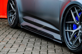 Audi RS7 C8 spoilery lemy na boční prahy s křidélky vzadu IN Tuning Matt.