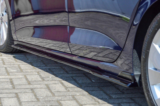 VW Golf 8 spoilery pod boční prahy s křidélky vzadu IN Tuning Matt.