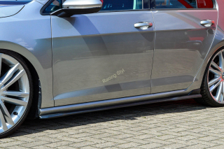 VW Golf 7 Standard spoilery na boční prahy s křidélky vzadu IN Tuning Matt.
