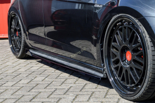 VW Golf 7 GTI/ GTD spoilery lišty pod boční prahy s křidélky IN Tuning Matt.