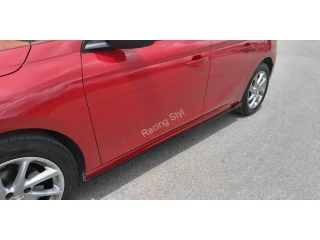 Opel Corsa F nástavce pod boční prahy Glossy Black MD Design Lesk.