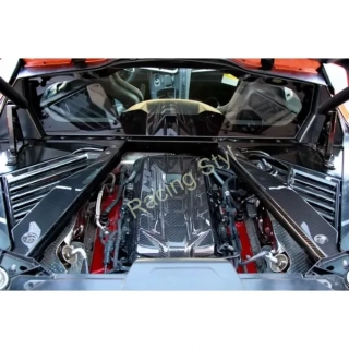 Chevrolet Corvette C8 carbonový kryt motoru a boční panely APR