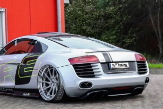 Audi R8 42 V8 spoiler na zadní nárazník se žebrováním IN Tuning